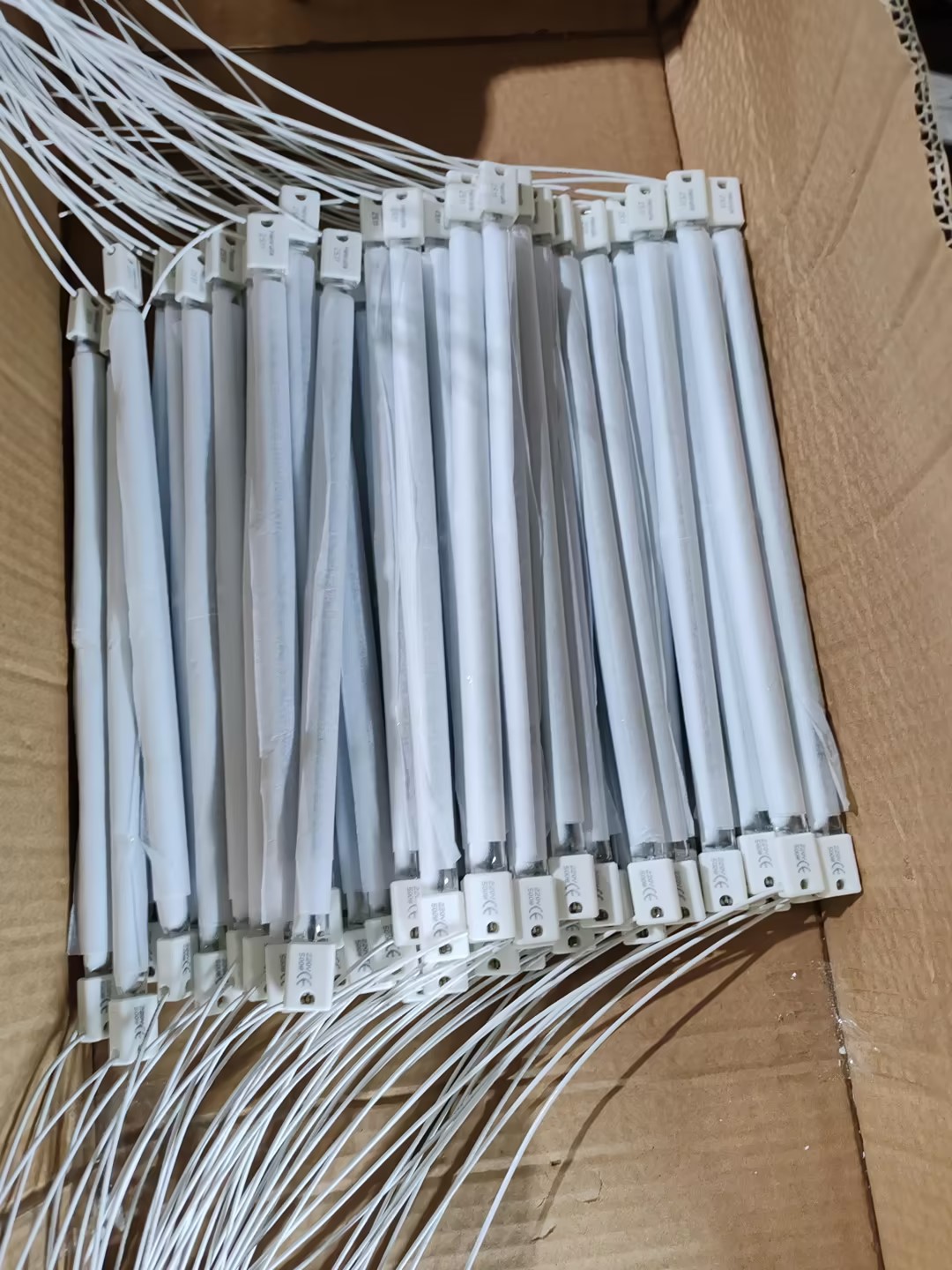 Smoke less green carbon fiber heating lamp